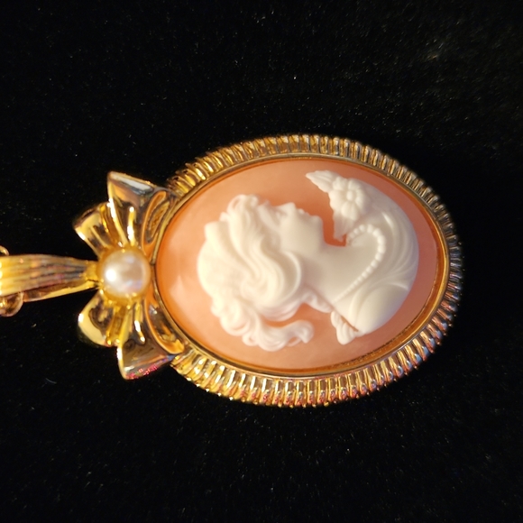 Vintage, Avon, Faux Pearl Cameo Necklace - Picture 7 of 7